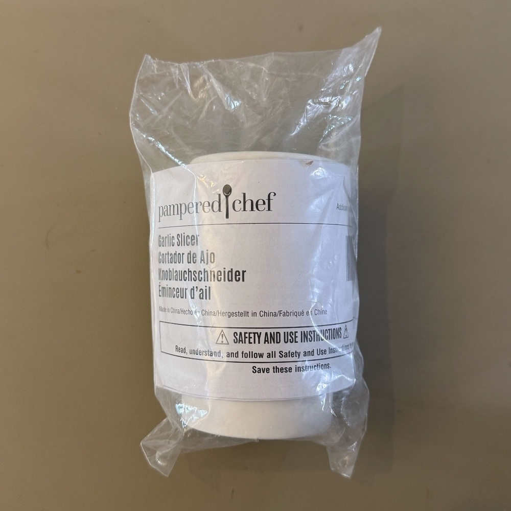 NWT Pampered Chef Garlic Slicer